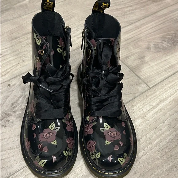 Dr. Martens NWOT Black Floral Combat Boots, Kids' 1460 Pascal Boot Sz 3 - Picture 5 of 11